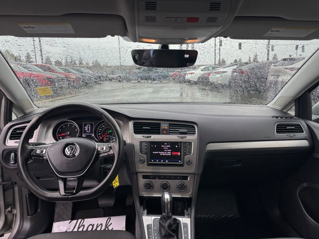 Used 2017 Volkswagen Golf S image 11