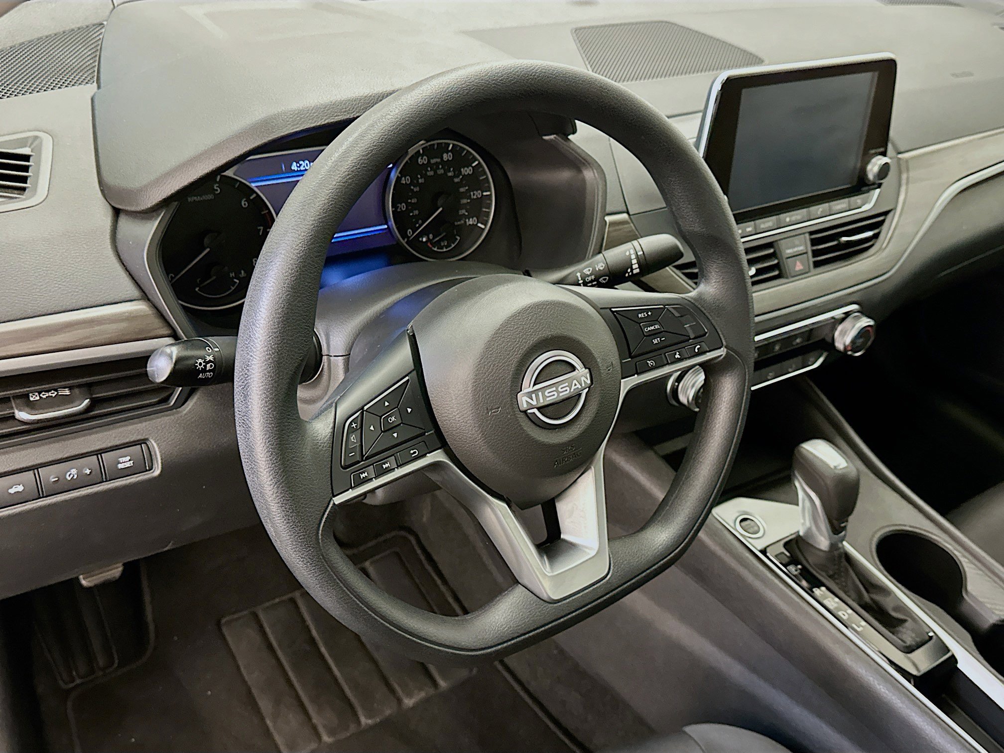 Used 2025 Nissan Altima 2.5 SV image 18