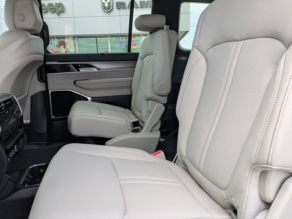 New 2026 Jeep Grand Wagoneer L Limited AWD/4WD image 20