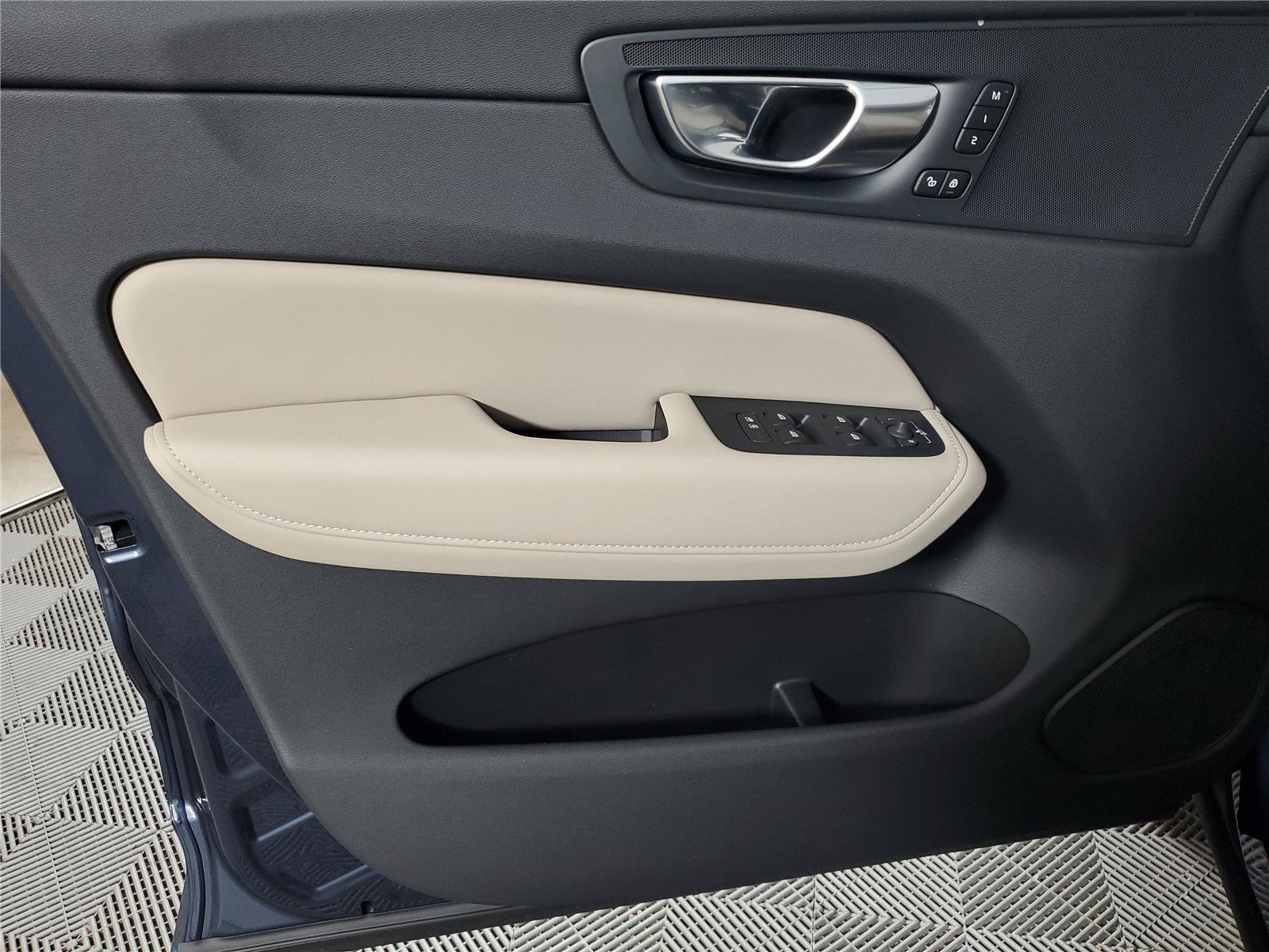 New 2026 Volvo XC60 B5 Plus w/ Protection Package Premier AWD/4WD image 19