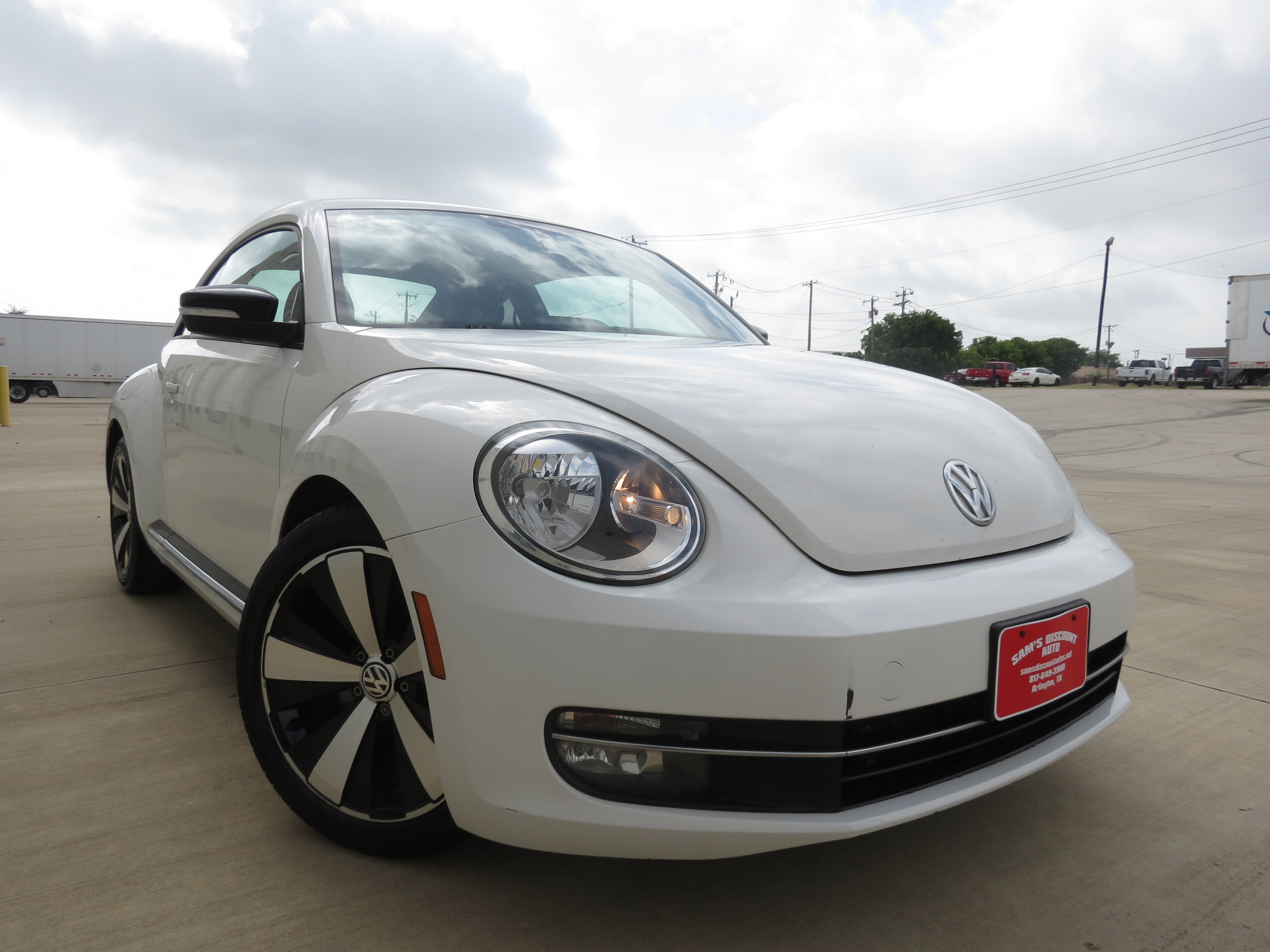 Used 2012 Volkswagen Beetle Turbo FWD image 2