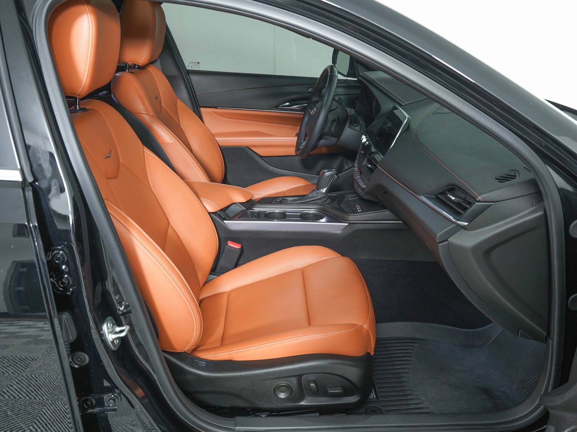 Used 2025 Cadillac CT4 Premium Luxury image 9