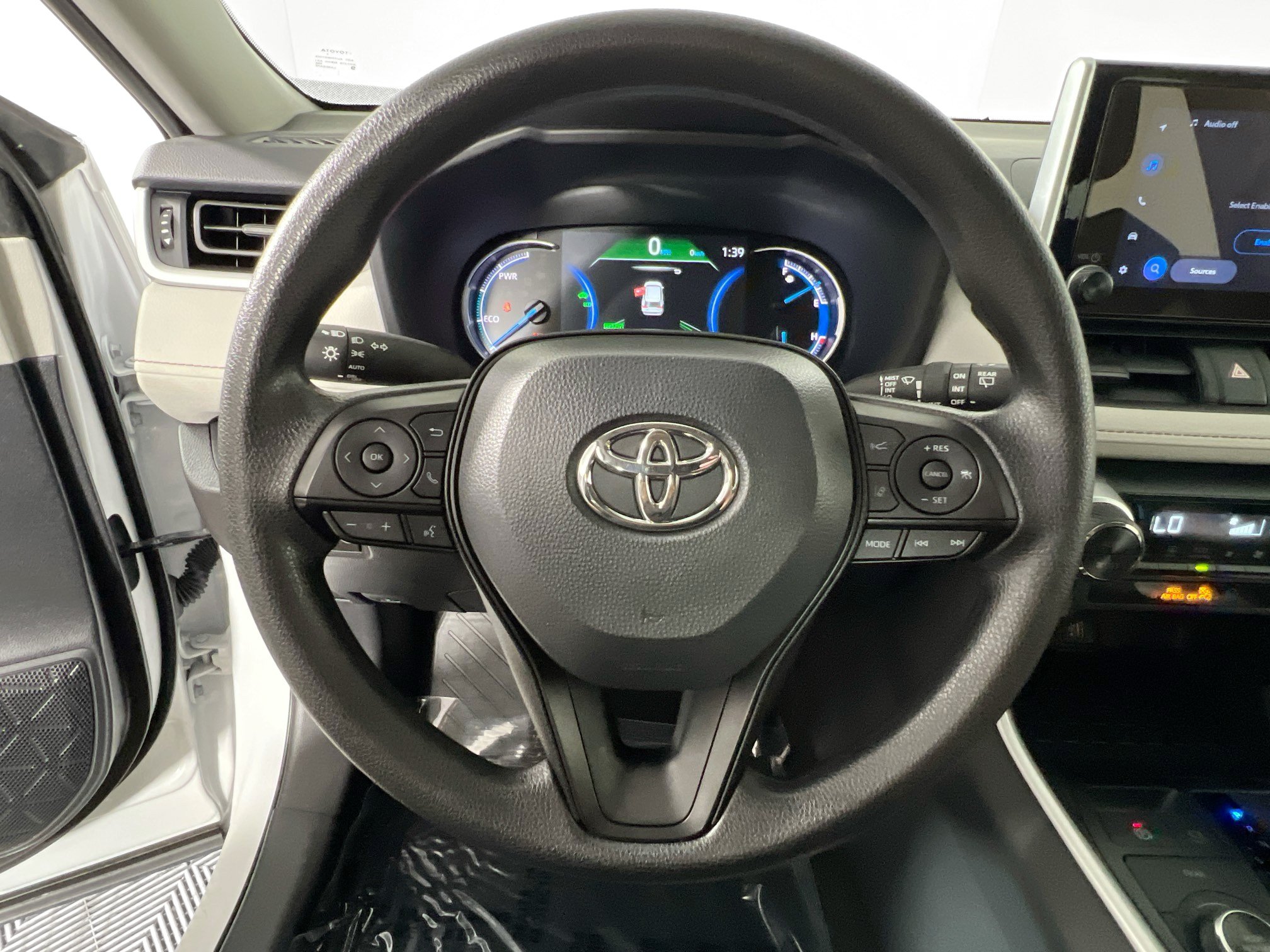 Used 2025 Toyota RAV4 XLE AWD/4WD image 18