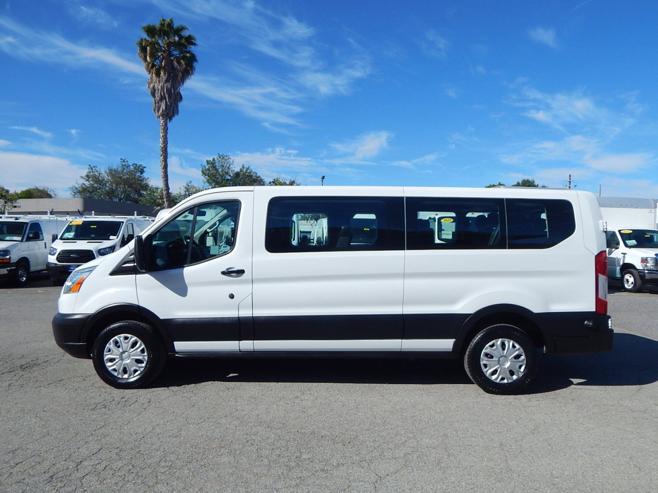 Used 2017 Ford Transit 350 XLT image 5