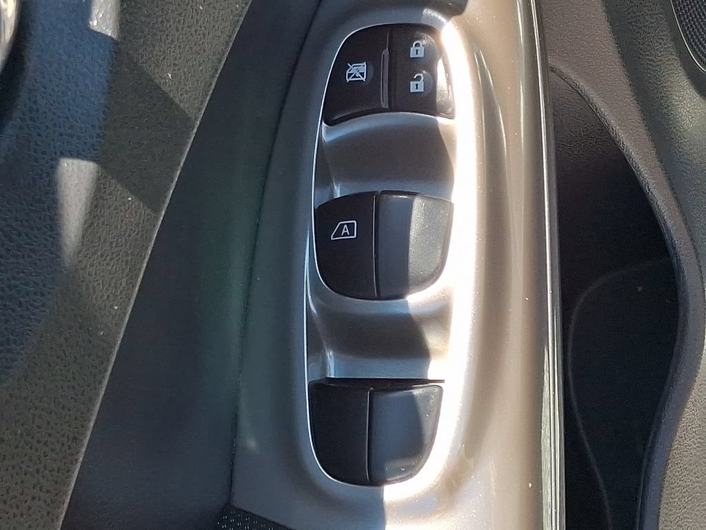 Used 2014 Nissan Juke S AWD/4WD image 22
