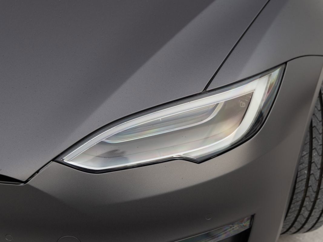 Used 2021 Tesla Model S Plaid image 8