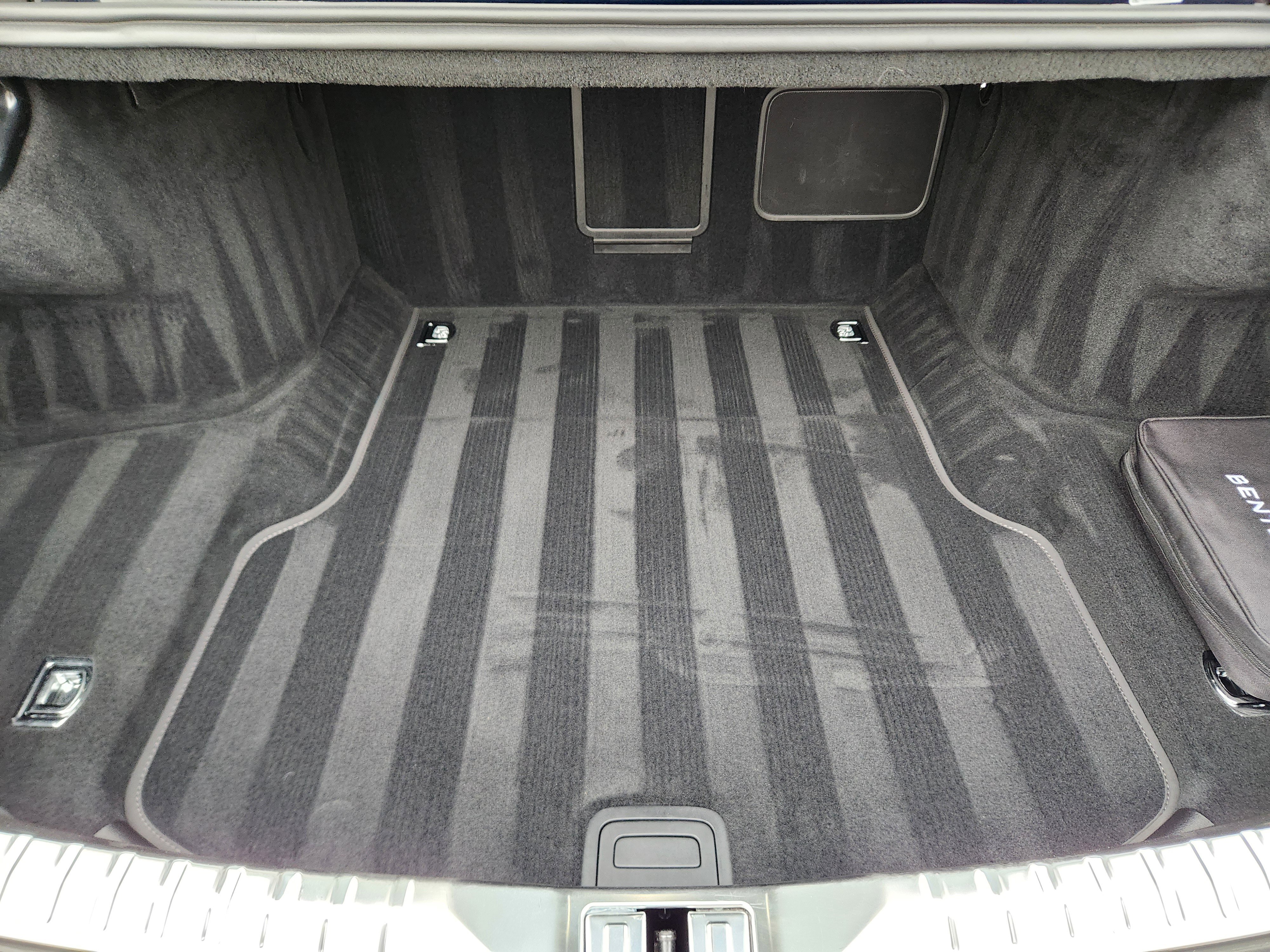 Used 2021 Bentley Flying Spur W12 image 33