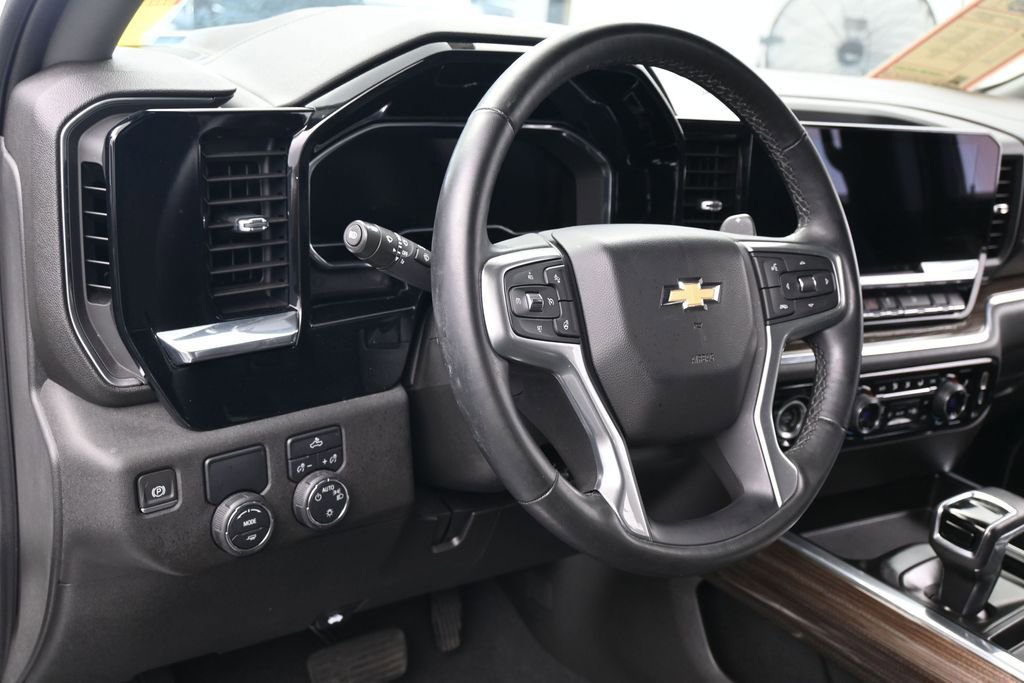 Used 2023 Chevrolet Silverado 1500 LT RWD image 16