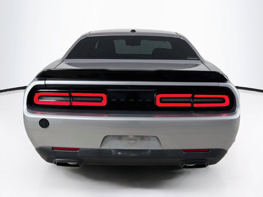 Used 2016 Dodge Challenger SXT RWD image 6