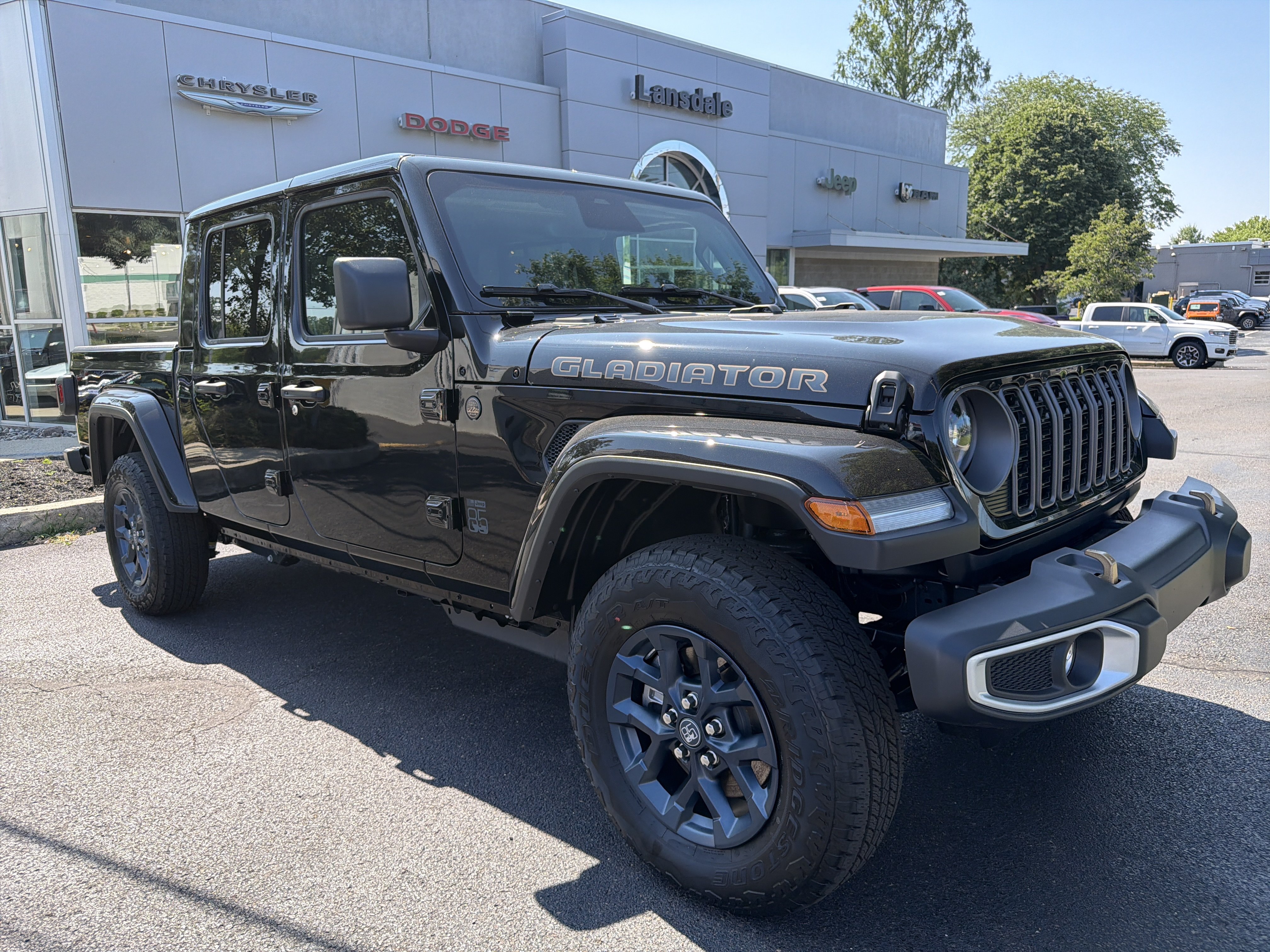 Used 2026 Jeep Gladiator Sport AWD/4WD image 1