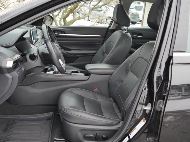 Certified 2021 Nissan Altima 2.5 Platinum image 3