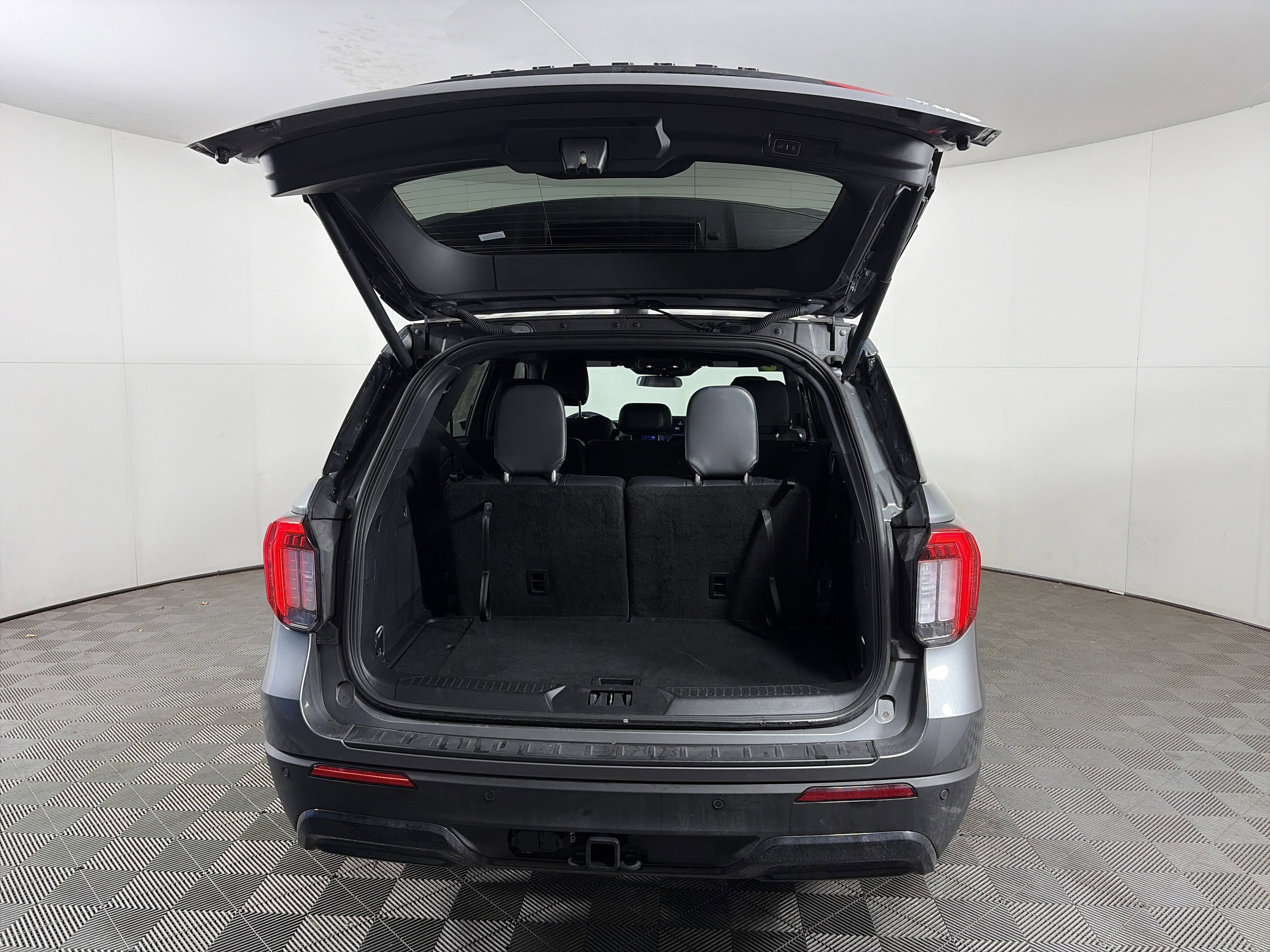 Used 2025 Ford Explorer ST-Line w/ ST-Line Street Pack image 18