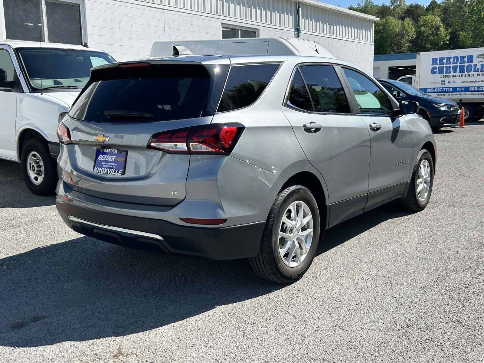 Used 2024 Chevrolet Equinox LT w/ LPO, Floor Liner Package FWD image 3