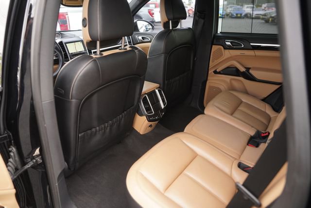 Used 2016 Porsche Cayenne image 12
