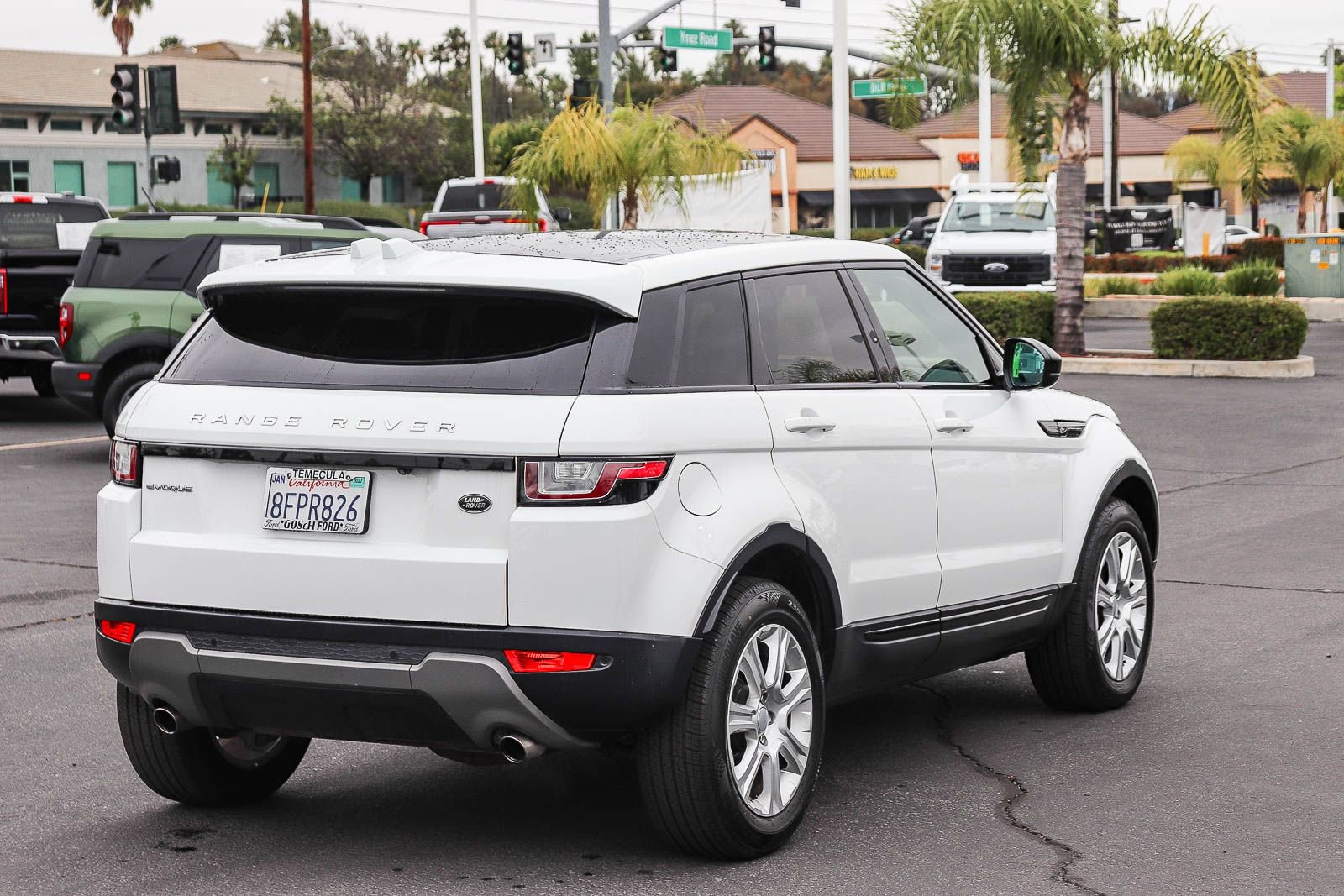 Used 2019 Land Rover Range Rover Evoque SE AWD/4WD image 4