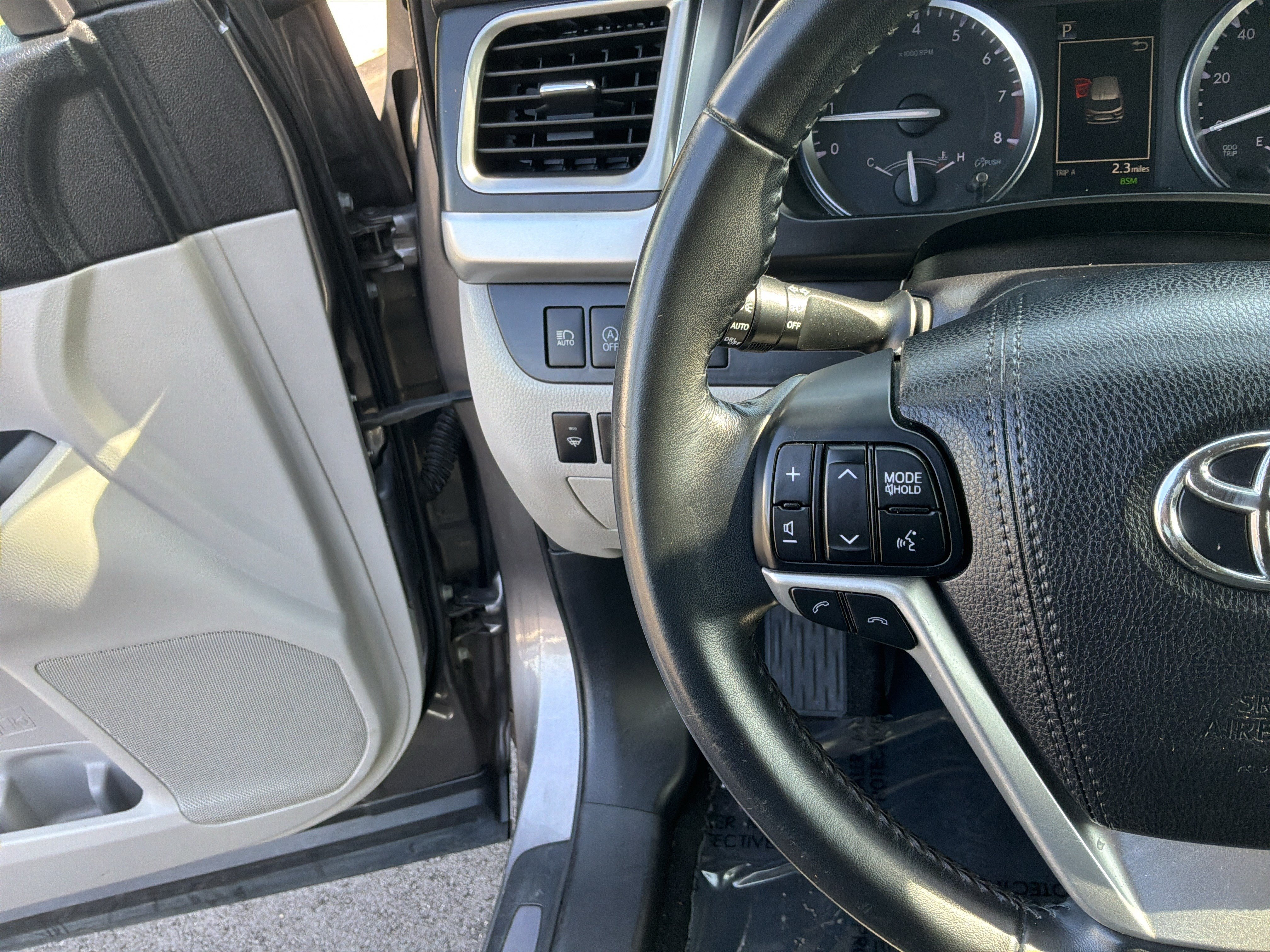 Used 2018 Toyota Highlander Limited FWD image 19