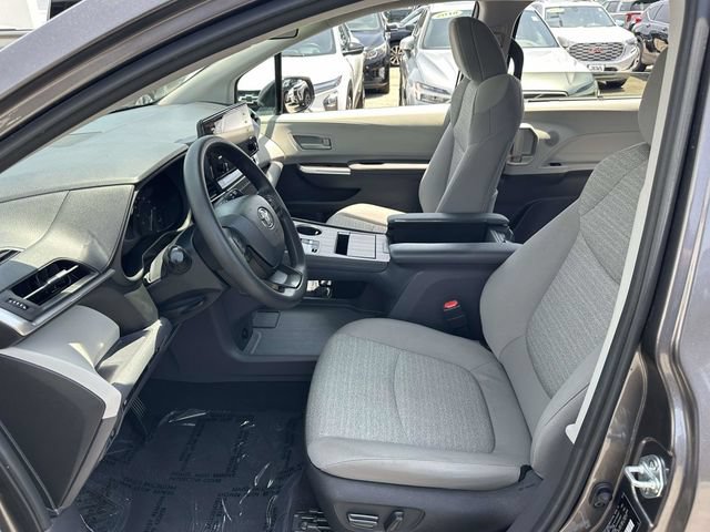 Used 2023 Toyota Sienna LE FWD image 16