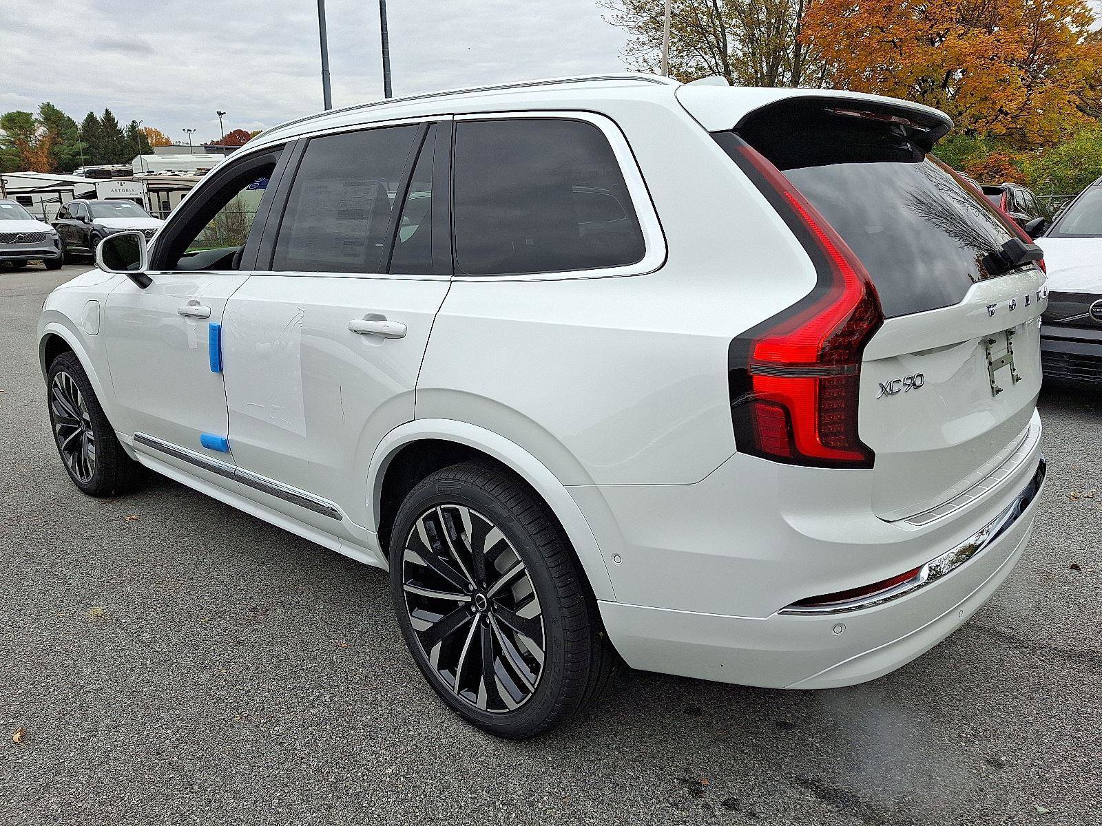 New 2026 Volvo XC90 T8 Plus w/ Protection Package Premier image 3