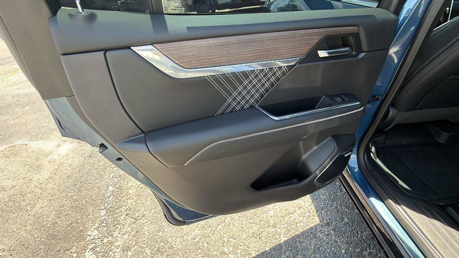 Certified 2024 GMC Acadia Denali w/ Super Cruise Package FWD image 21