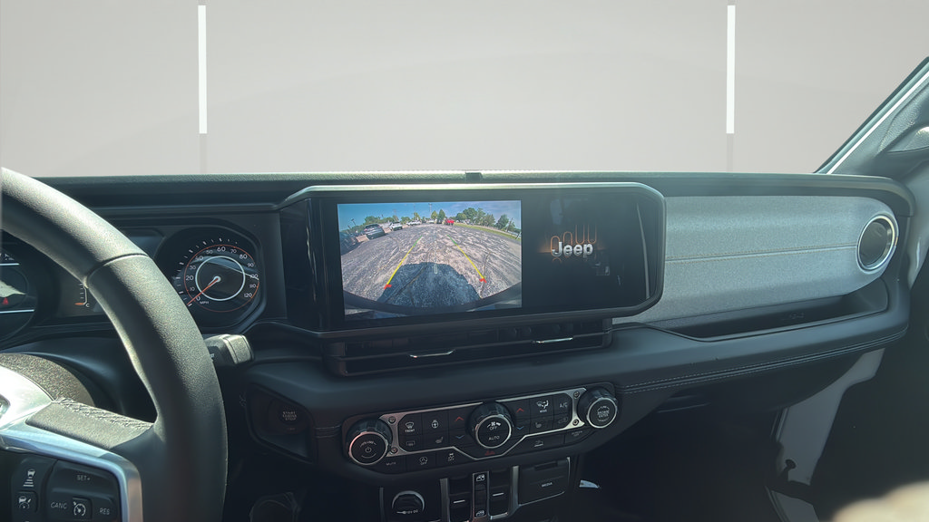 Used 2025 Jeep Wrangler Unlimited Sahara AWD/4WD image 22