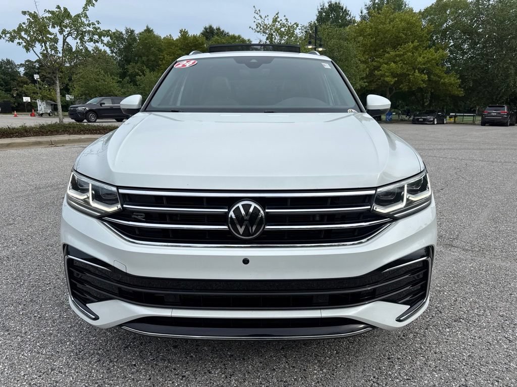 Used 2024 Volkswagen Tiguan SEL R-Line AWD/4WD image 2