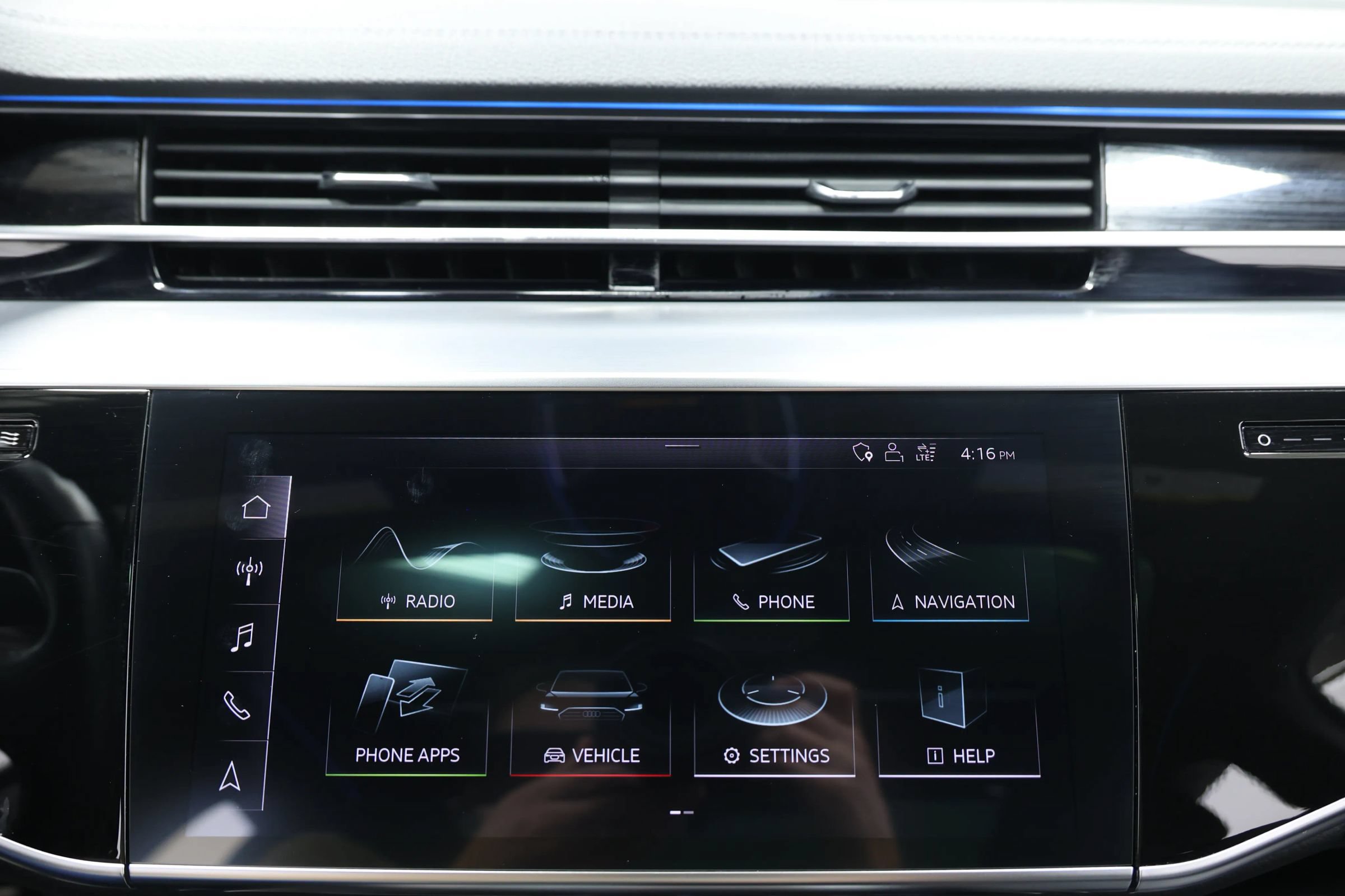 Used 2020 Audi S8 L w/ S8 Executive Package AWD/4WD image 31