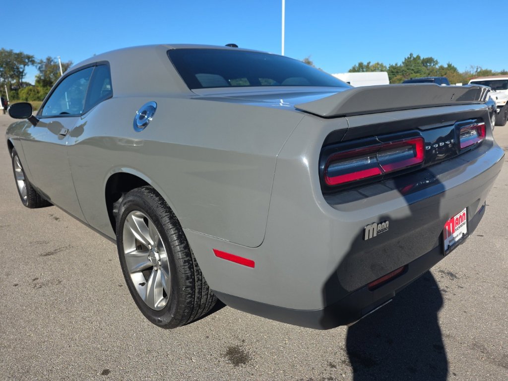 Used 2018 Dodge Challenger SXT RWD image 7
