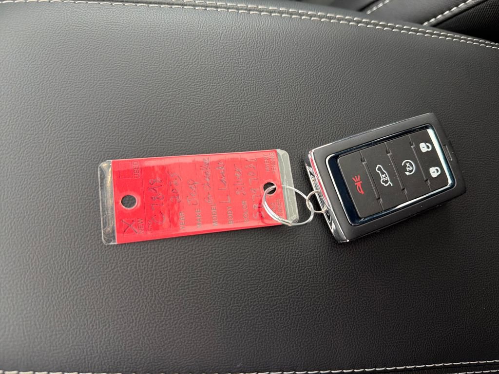 New 2025 Jeep Grand Cherokee L Altitude image 28