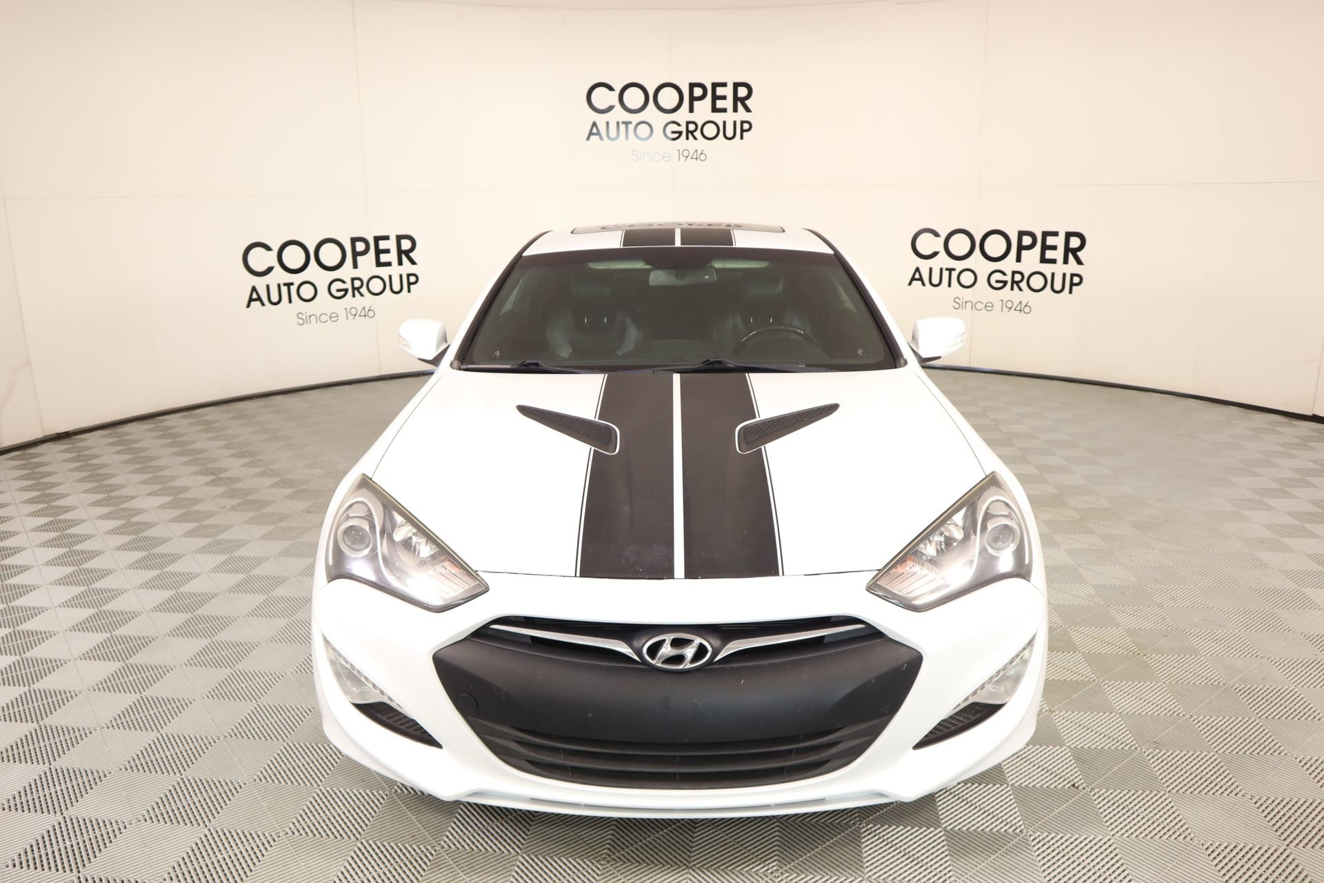 Used 2013 Hyundai Genesis 3.8 image 9