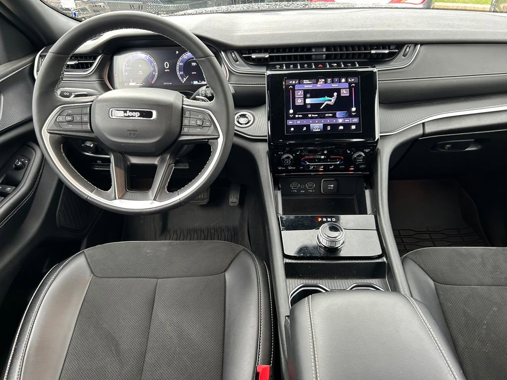 Used 2024 Jeep Grand Cherokee L Altitude AWD/4WD image 19