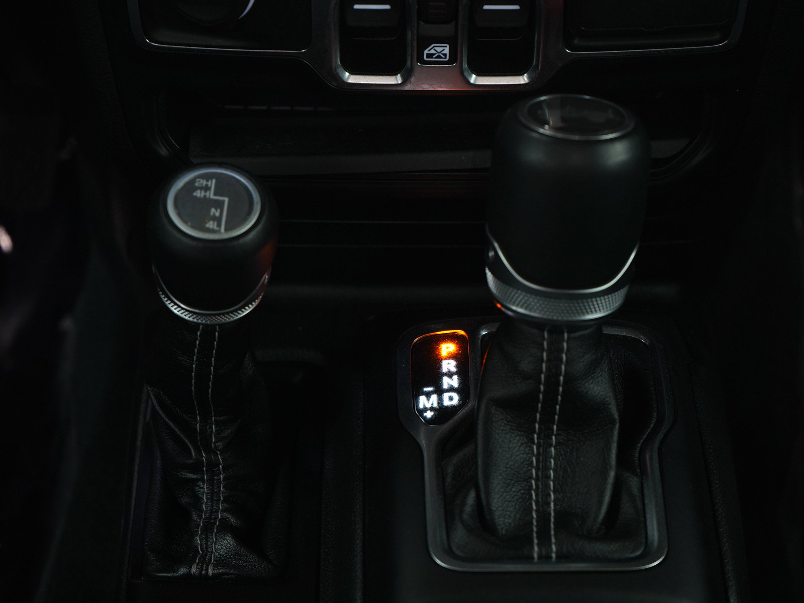 Used 2022 Jeep Wrangler Unlimited Sahara w/ Cold Weather Group AWD/4WD image 19