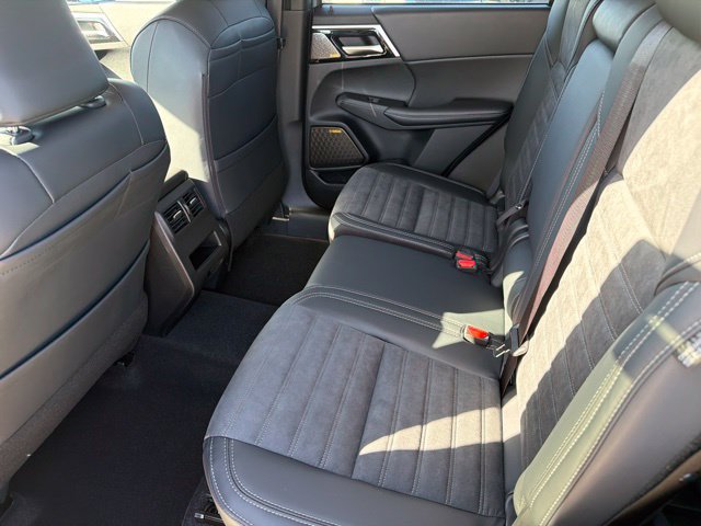 New 2026 Mitsubishi Outlander SE FWD image 18