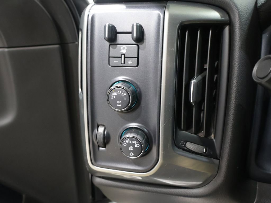 Used 2018 Chevrolet Silverado 1500 LT w/ All Star Edition image 32