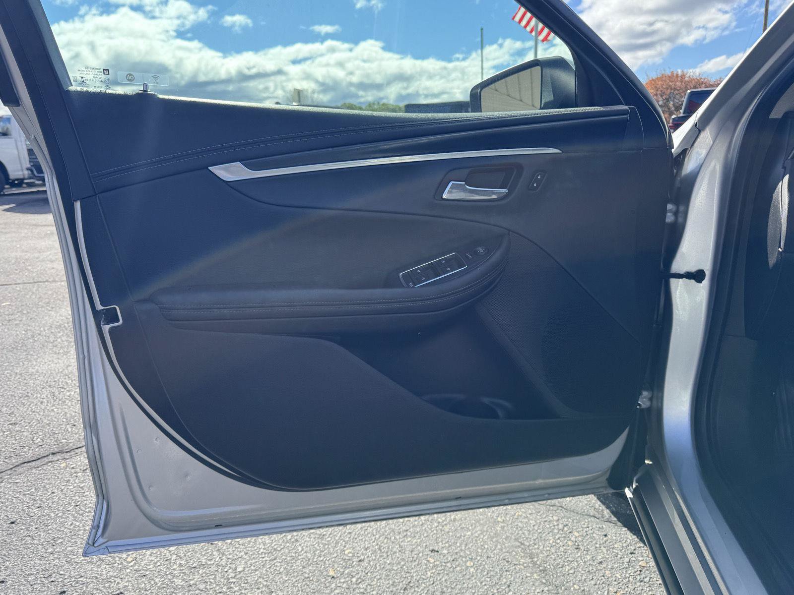 Used 2019 Chevrolet Impala LT FWD image 12