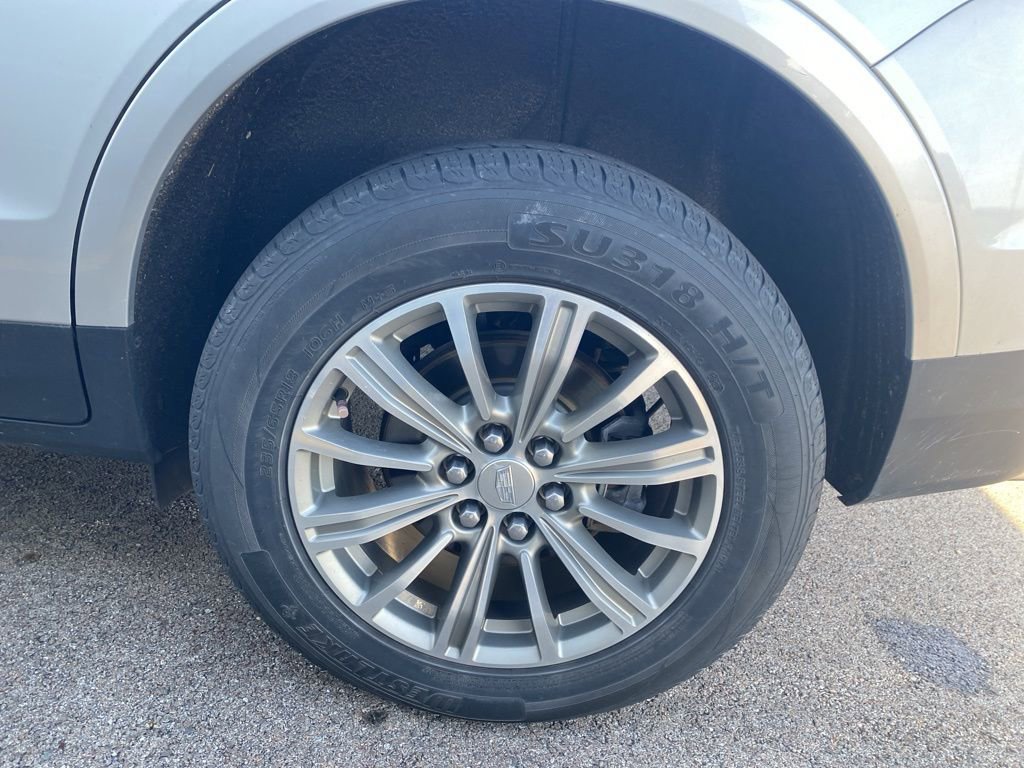 Used 2018 Cadillac XT5 Luxury w/ Driver Awareness Package AWD/4WD image 12