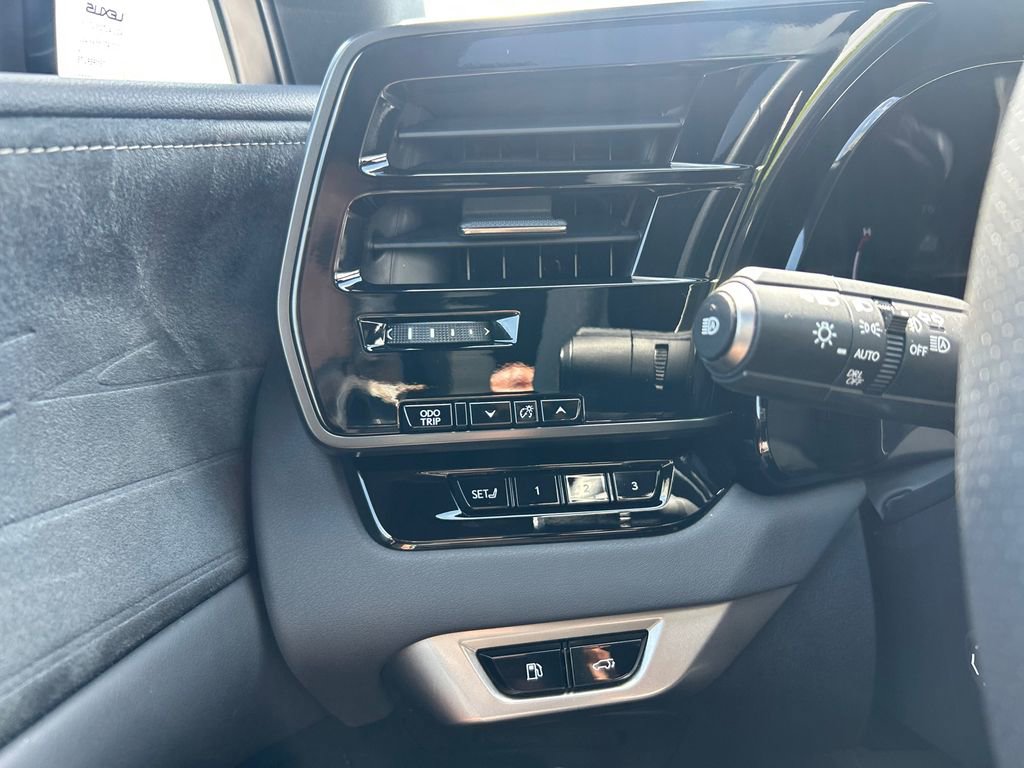 Used 2023 Lexus RX 350 F Sport w/ Accessory Package (Z1) AWD/4WD image 21