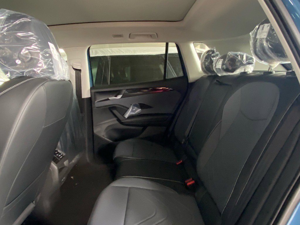 New 2026 Volkswagen Tiguan SE FWD image 10