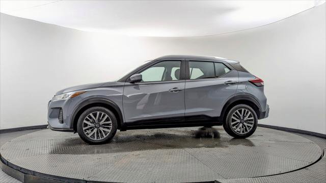 Used 2021 Nissan Kicks SV image 3