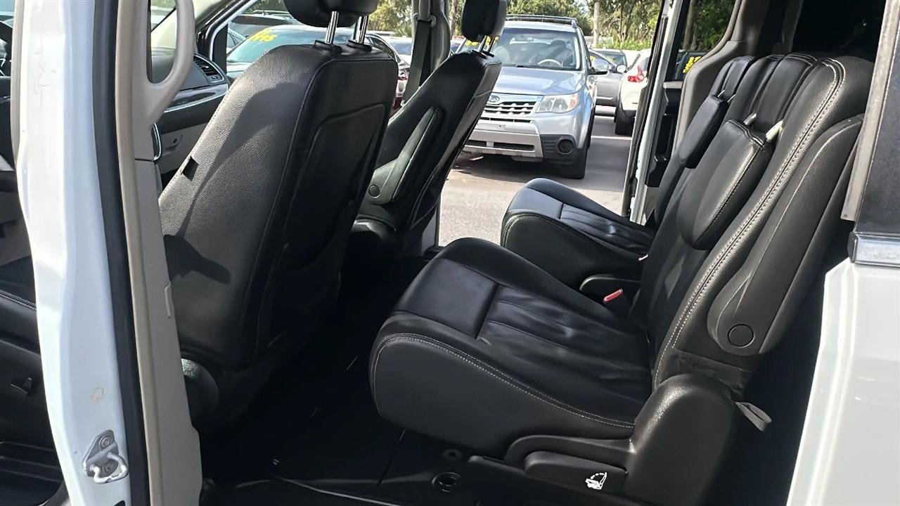 Used 2016 Chrysler Town & Country Touring FWD image 25