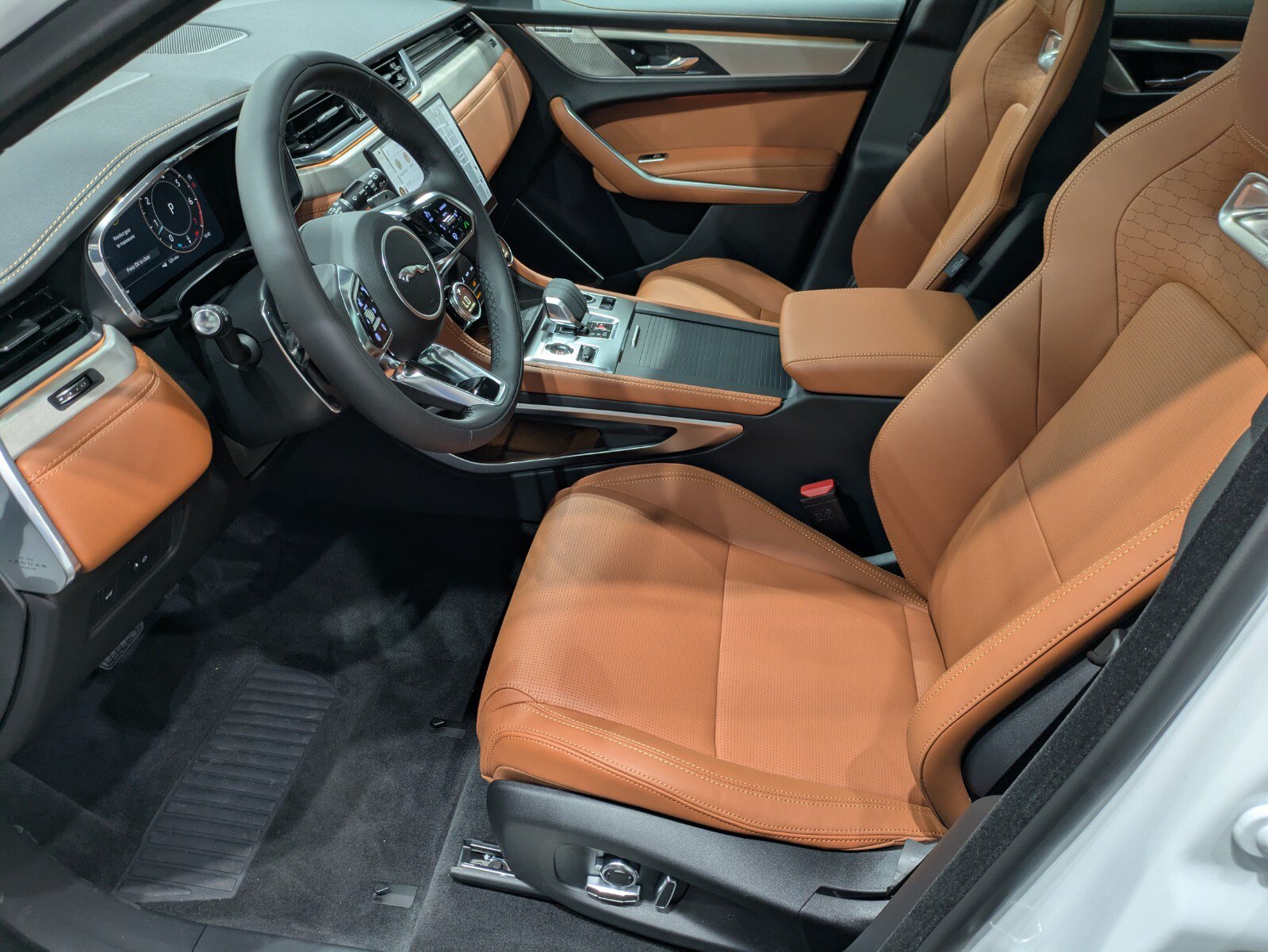 New 2026 Jaguar F-PACE R-Dynamic S AWD/4WD image 6