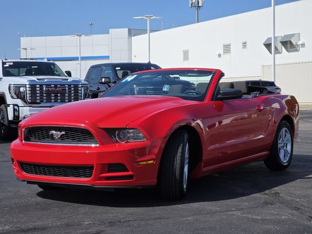 Used 2014 Ford Mustang Convertible RWD image 12