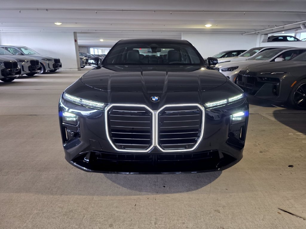 New 2027 BMW 740i w/ Executive Package RWD image 2