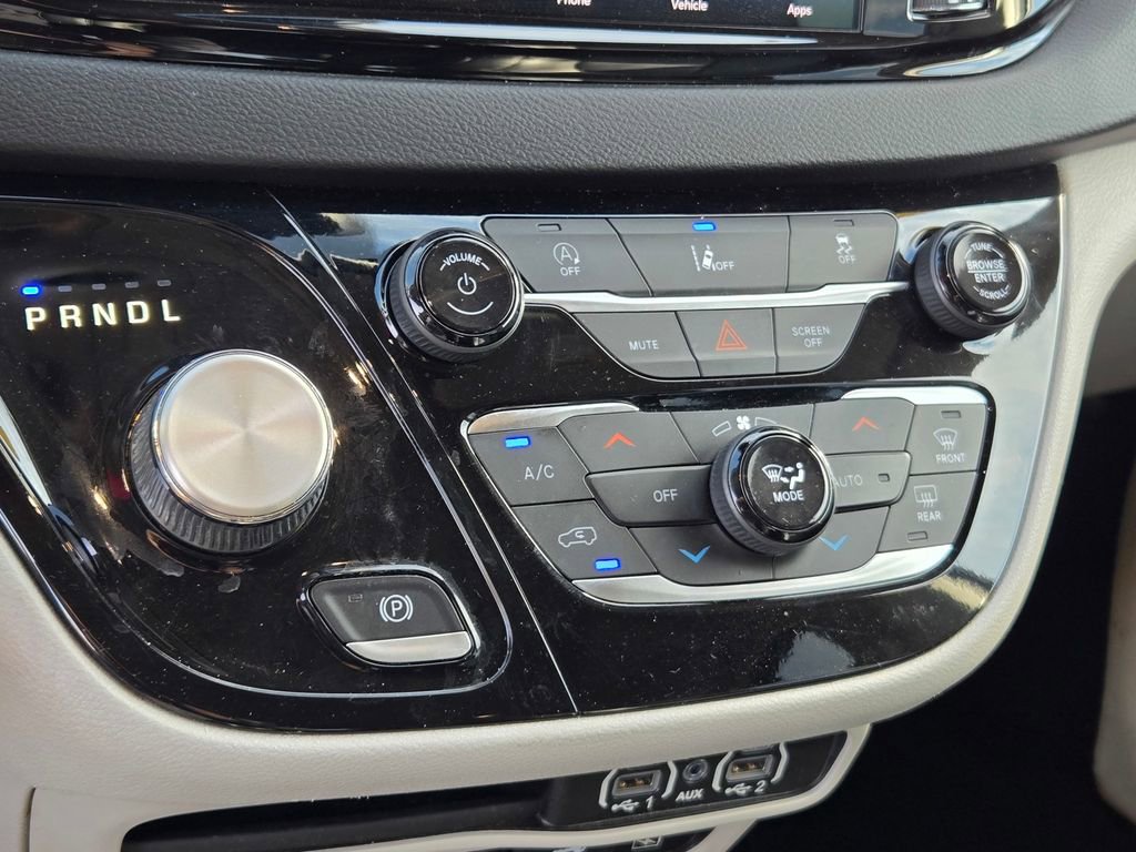 Used 2022 Chrysler Pacifica Touring-L image 17