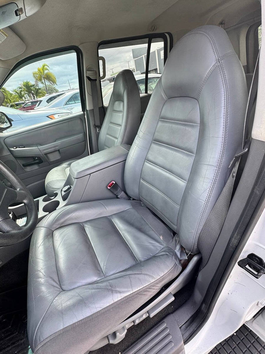 Used 2002 Ford Explorer XLT RWD image 14