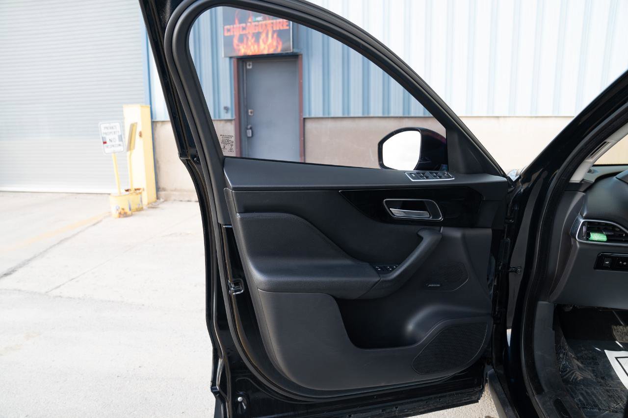 Used 2017 Jaguar F-PACE Premium image 19