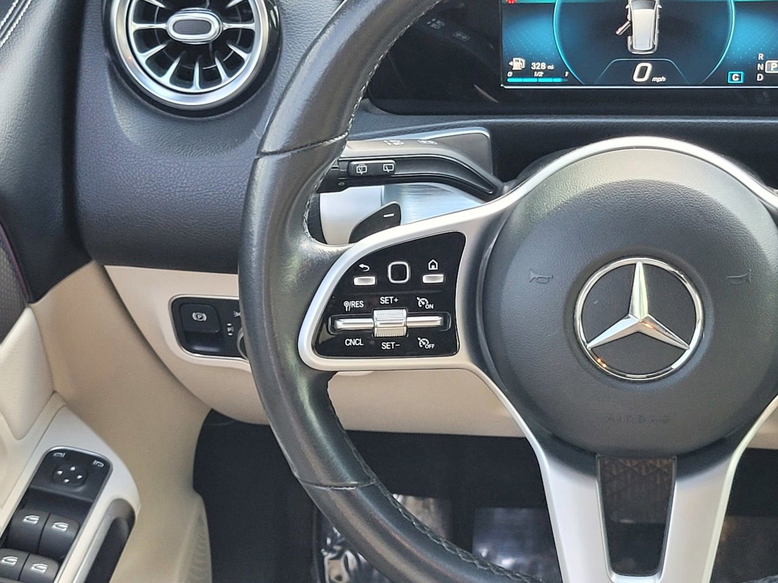 Used 2021 Mercedes-Benz GLB 250 4MATIC image 13