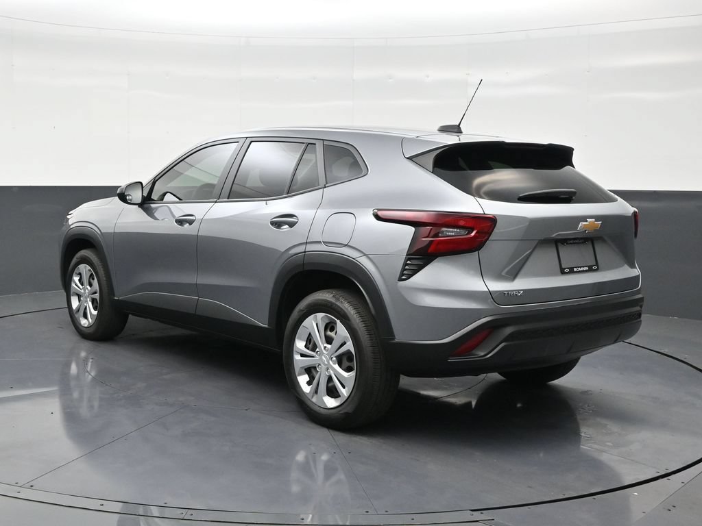 Used 2025 Chevrolet Trax LS FWD image 3
