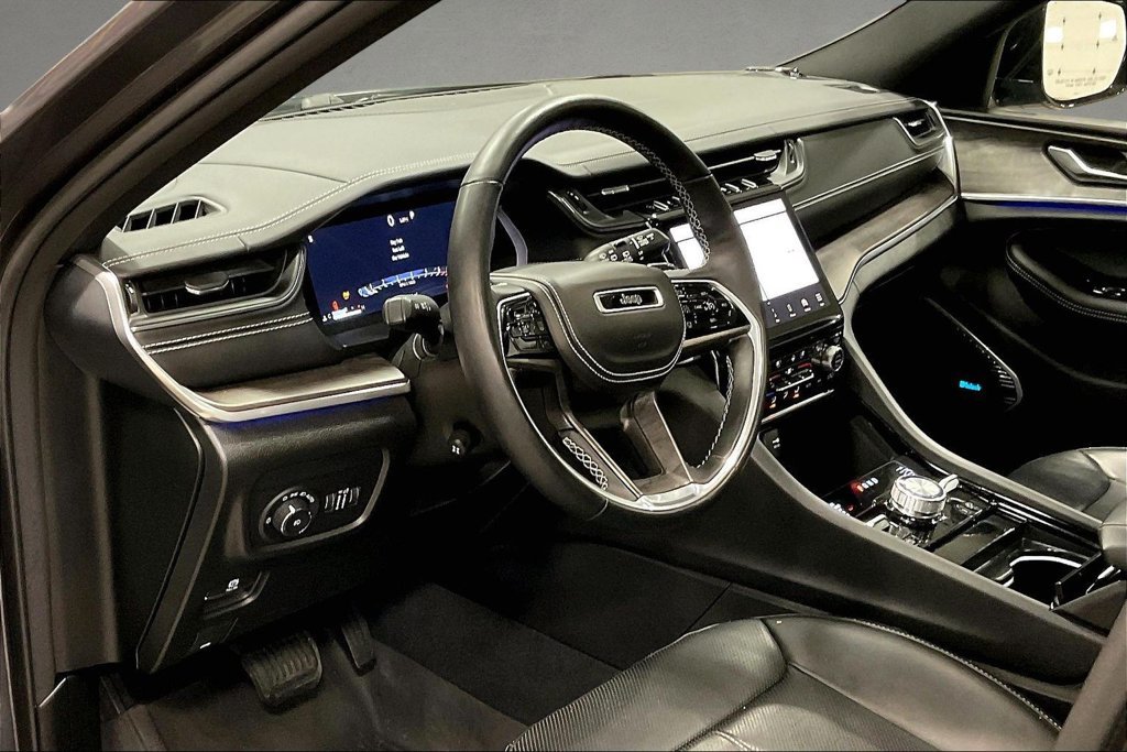 Used 2022 Jeep Grand Cherokee Overland AWD/4WD image 18