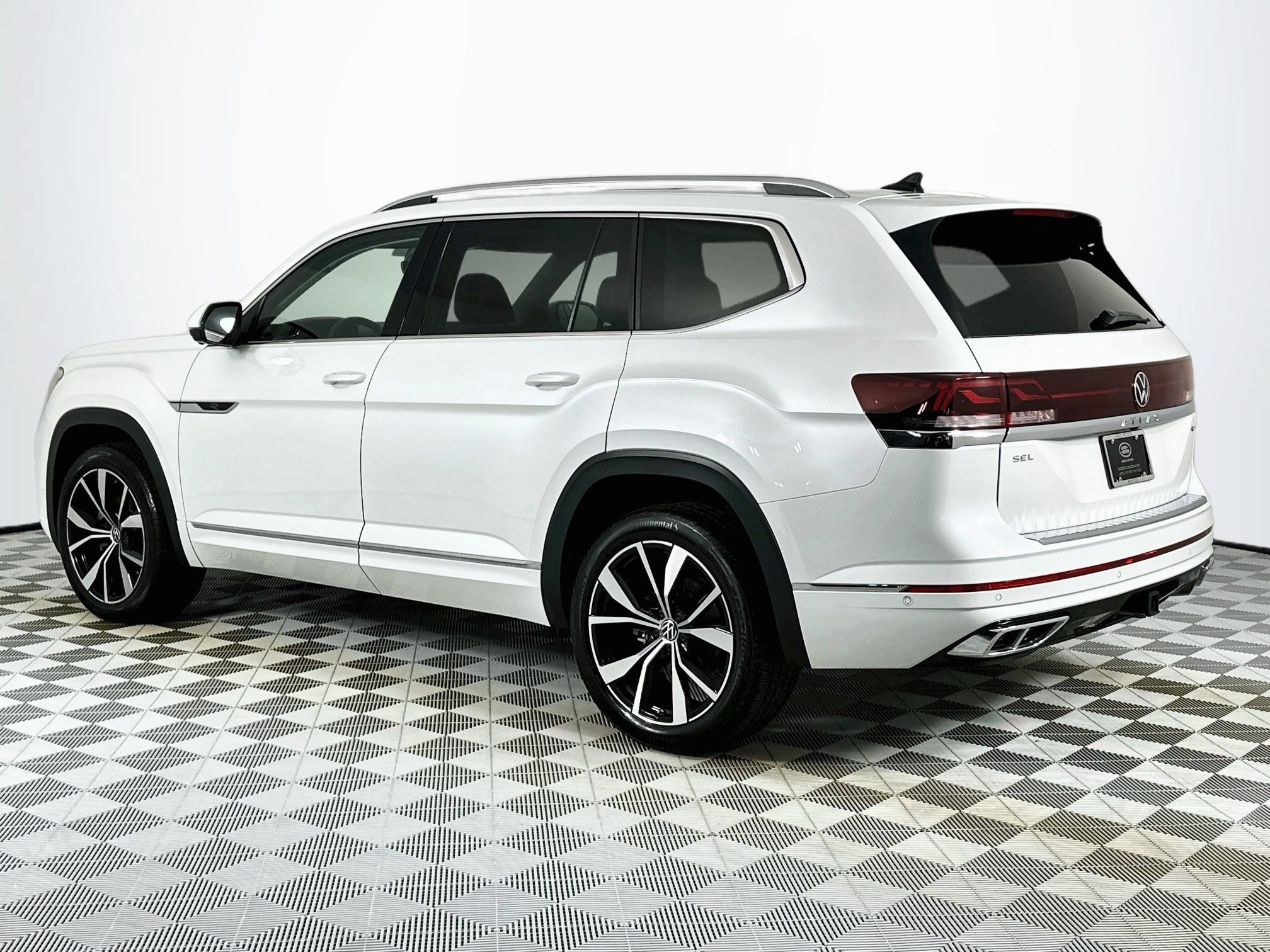 Used 2024 Volkswagen Atlas SEL Premium R-Line AWD/4WD image 7