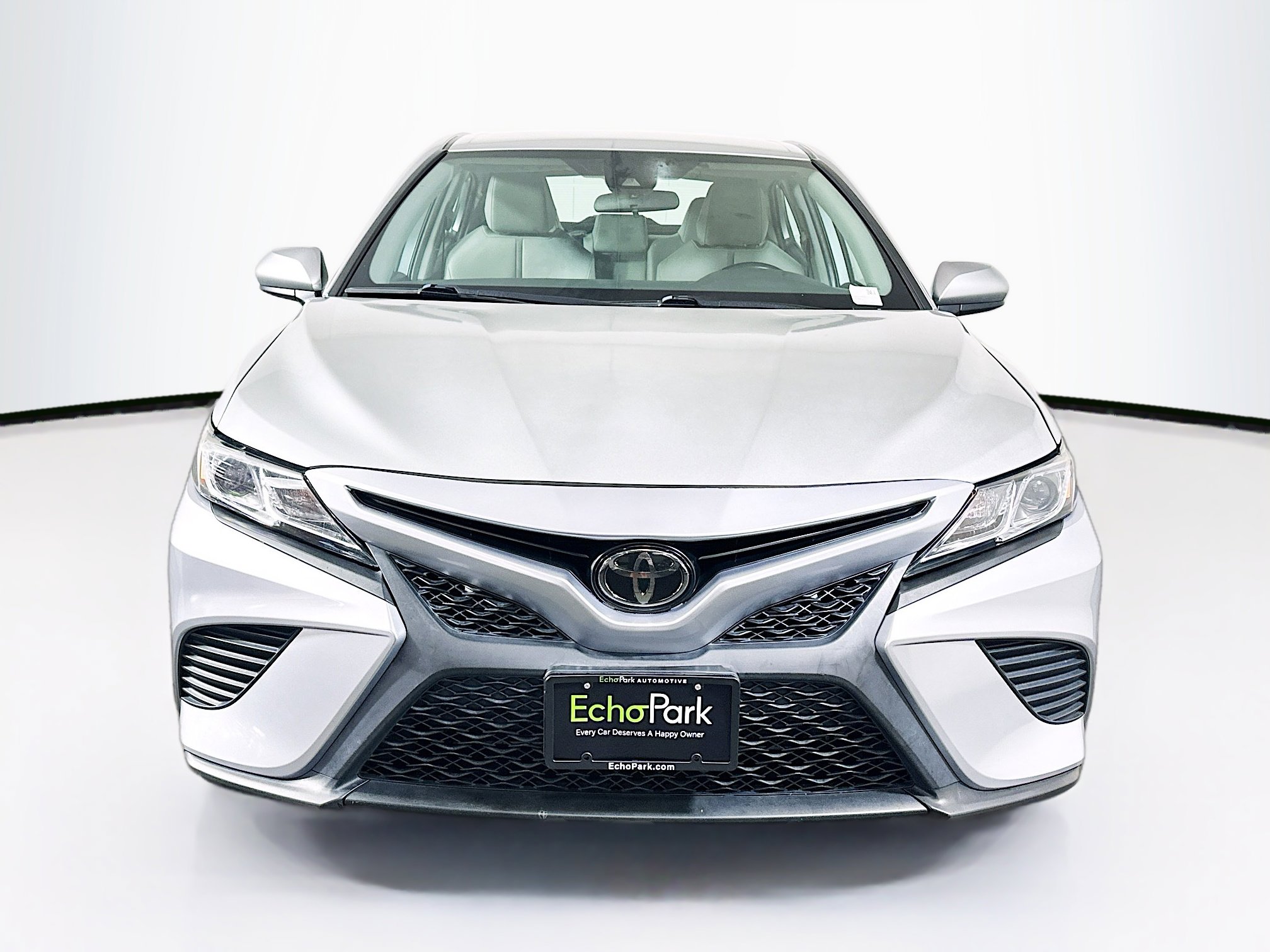 Used 2020 Toyota Camry SE FWD image 2